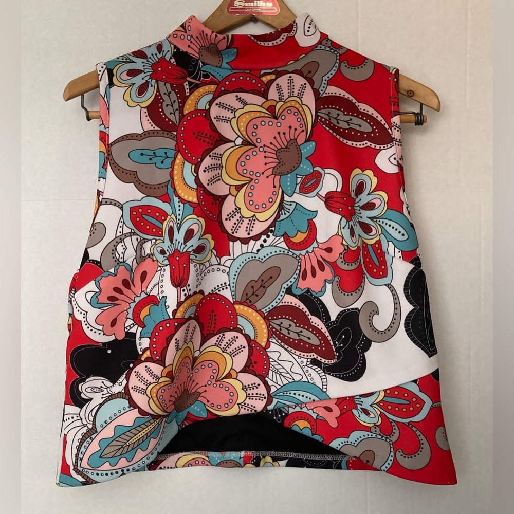 7th Avenue New York & Company EUC Size XL Pop Art Floral Crop Top